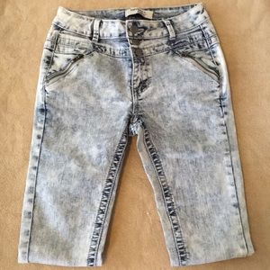 Light, acid-washed jeans